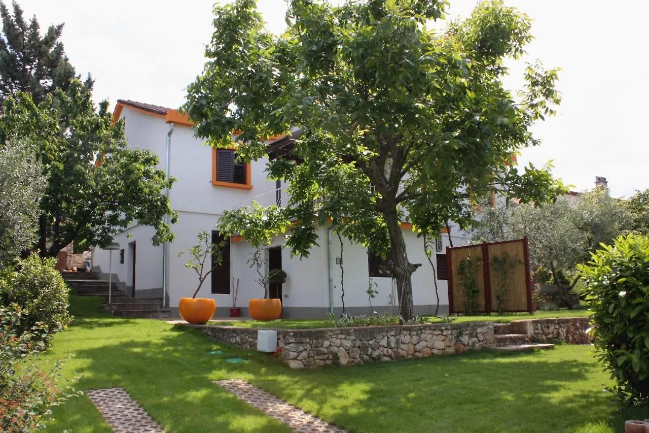 Apartments With A Parking Space Njivice, Krk - 2391 Croatie